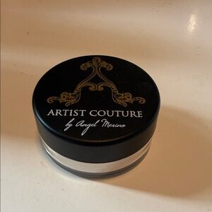 Artist Couture Setting Powder in Silver and Black